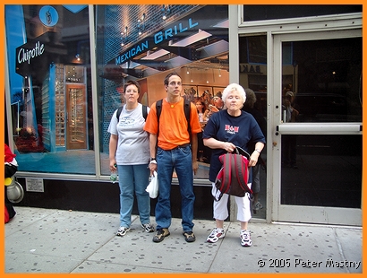 Sren Nicole & Lilo allein in New York