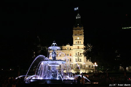 Brunnen und Parlament bei Nacht Brunnen und Parlament bei Nacht